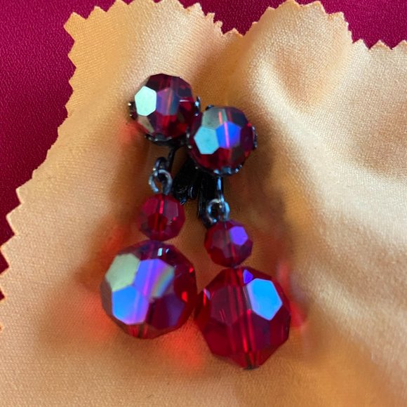 Vintage Clip-On Earrings - Picture 2 of 5